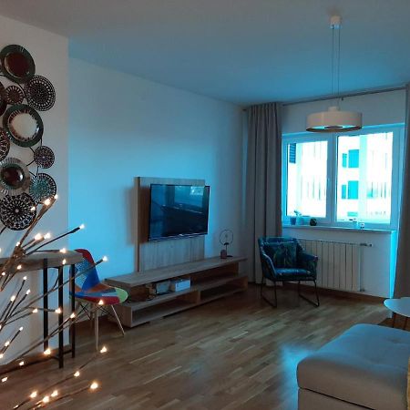 Bright, Modern & Cozy Apartment Tuzla Bagian luar foto