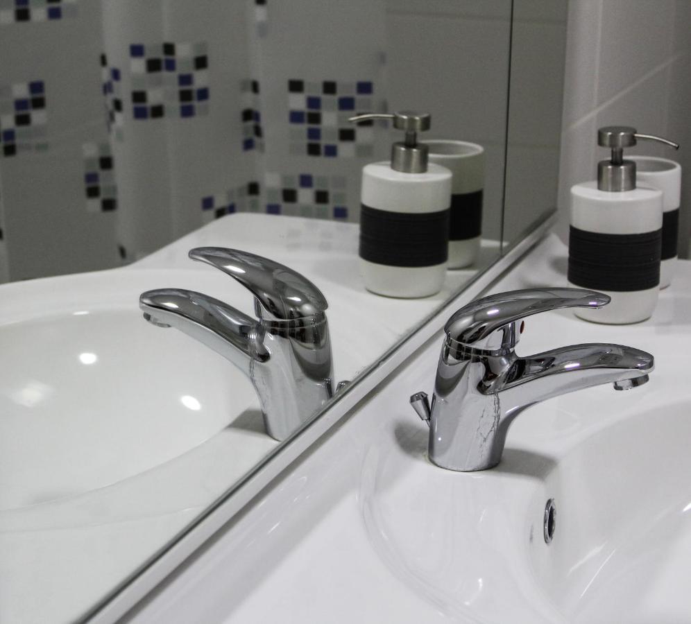 Bright, Modern & Cozy Apartment Tuzla Bagian luar foto